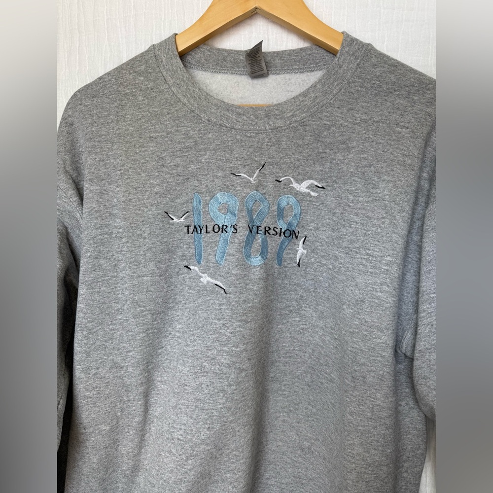 Gildan Gray Sweatshirt with Blue and White Design